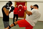 25 Şubat 2013 Muay Thai Dersinden Görüntüler resim #38   <a href="userfiles/1/2013-02-25_21.55.51.jpg" class="org_resim_indir" target="_blank" >Orjinal Resim</a>